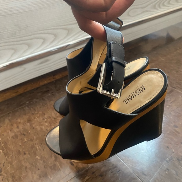 Michael Kors Black High Heel Elegance - Picture 1 of 3